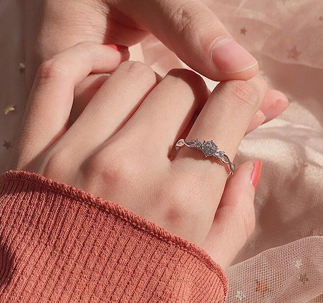 Simple Diamond-studded Couple Rings