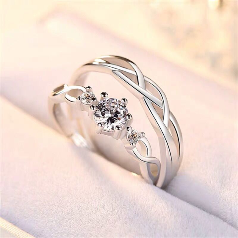 Simple Diamond-studded Couple Rings